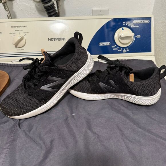 New Balance Women's Fresh Foam Cruz V1 Slip-On Sneakers Black Size 7 - Picture 2 of 3